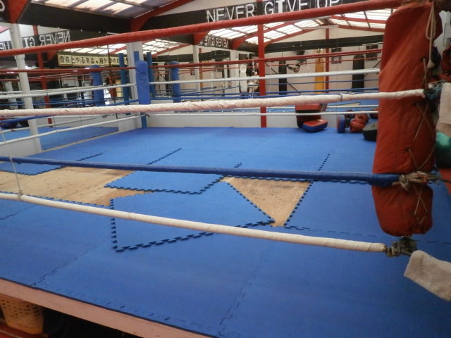 マット調整 Solid Fist ソリッドフィスト キックボクシングジム